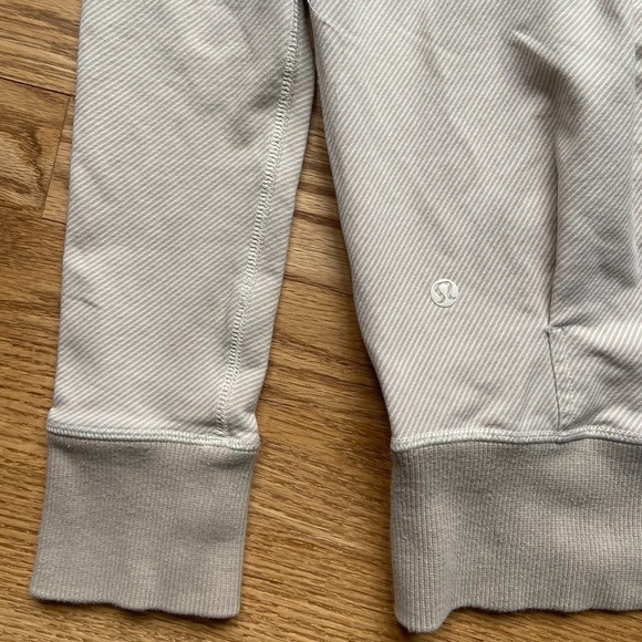 LULULEMON FULL ZIP STRIPED CREAM HOODIE / SWEATSHIRT SIZE 6 - Picture 4 of 11